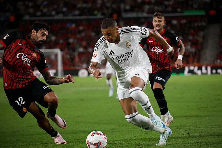 La Liga, Real Madrid vs Mallorca: Kylian Mbappe, centre, runs with the ball during match against Mallorca - | Photo: AP/Francisco Ubilla